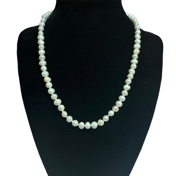 Gorgeous Hand Knotted Freshwater Pearls Choker Necklace with GF Clasp - Picture 2 of 6
